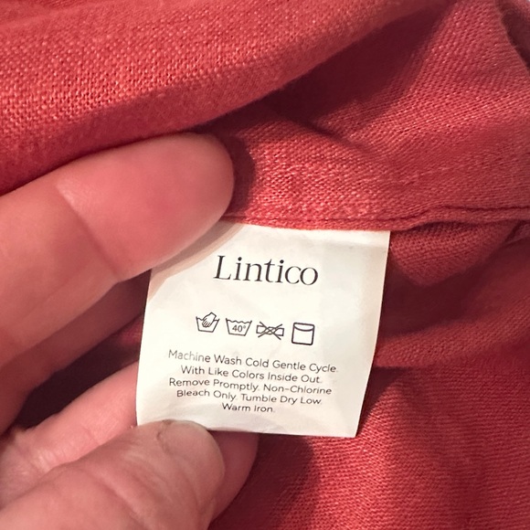 Chic Red Button-Up Blouse - Picture 10 of 11